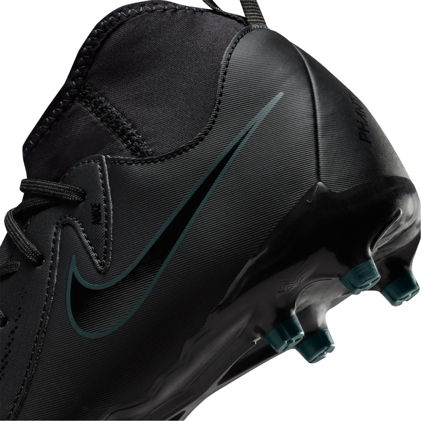 Nike Phantom Luna II Academy Junior Firm Ground Football Boots