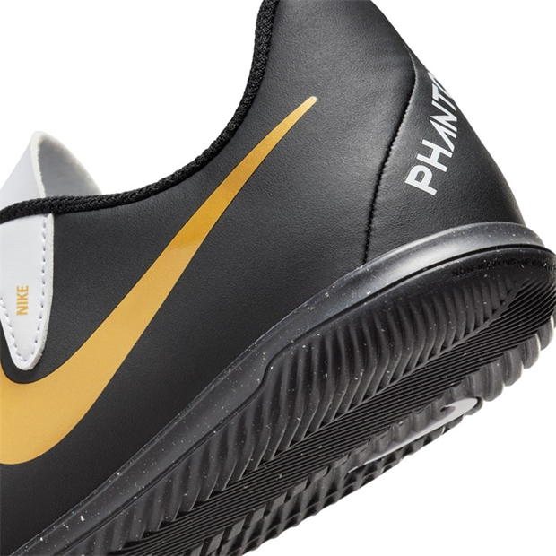 Nike Phantom GX 2 Club Juniors Indoor Court Football Boots.